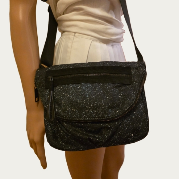Lululemon Festival Bag II 5L in the Mineralize Multi/Black Color - Picture 10 of 14